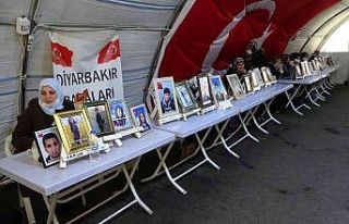 Terör mağduru aileler 928 gündür Diyarbakır’da...
