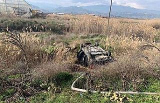 Ters dönen araçtan sağ çıktılar