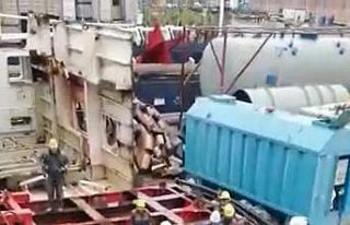 Tersanede iskeleden denize düşen işçi hayatını...