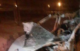 Ticari araç, kar küreme aracıyla çarpıştı:...