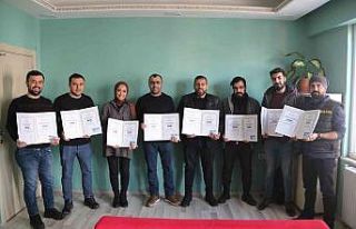 Ticari pilot eğitimi alan gazetecilere sertifika...