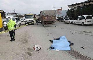 Tırın çarptığı elektrikli bisiklet sürücüsü...