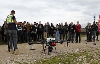 Tohumlar dronla gübrelendi