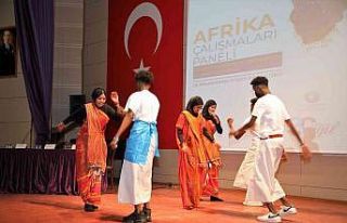 Tokat’ta Afrika paneli renkli görüntülere sahne...