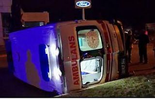 Tokat’ta ambulansla otomobil çarpıştı: 3 sağlıkçı...