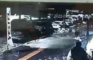 Tonlarca ağırlıktaki karın araçların üzerine...