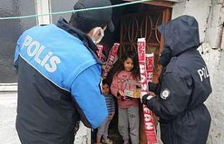 Toplum destekli polislerden çocuklara hediye