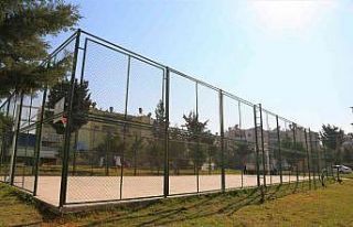 Toroslar Halkkent’e yeni basketbol sahası