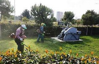 Toroslar’da park ve yeşil alanlar bakımdan geçiriliyor