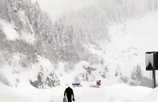Trabzon-Bayburt karayoluna çığ düştü