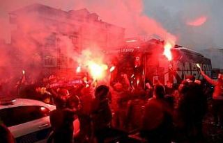 Trabzonspor Of’ta meşalelerle karşılandı