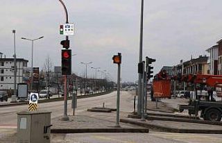 Trafik ışıklarında o sloganı gören şaşırıp...