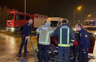 Trafik kazasında yaralı çocuğa yardım eli güvenlik...