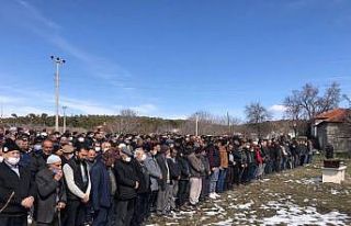 Traktör römorkunun altında kalan işçi hayatını...