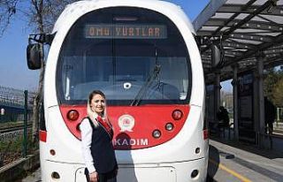 Tramvaylar kadın vatmanlara emanet: Her gün 10 binlerce...