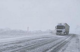 Tunceli-Erzincan karayolu tır geçişlerine açıldı