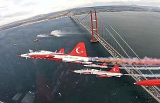 Türk Yıldızları’nın 1915 Çanakkale Köprüsü’nün...