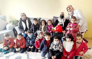 Tuşbalı miniklerden yaşlılara anlamlı ziyaret