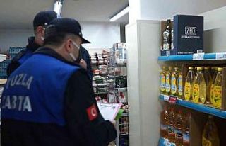 Tuzla Belediyesi ekiplerinden marketlere yağ denetimi