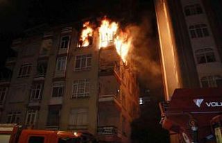 Üçlü priz yangın çıkarttı, ev alevlere teslim...