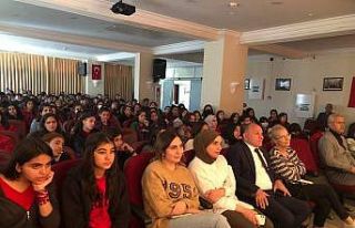 ‘Uçurum’ adlı tiyatro oyunu, öğrencilerin...