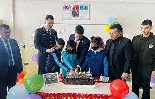 Üçüz kardeşlere sürpriz doğum günü