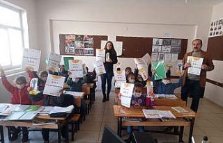 Üniversite öğrencilerinden köy okuluna destek
