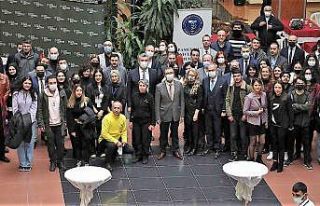 Üniversiteli gençler kariyerlerine yön veriyor