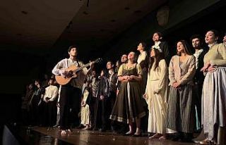 Üniversiteli gençlerden tiyatro festivali