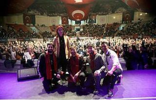 Ünlü pop sanatçısı Emre Aydın gazi şehirliler...