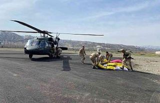 Üreticinin imdadına jandarma yetişti, yemler helikopter...