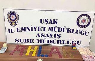 Uşak polisinden kumar ve kaçak tütün baskını