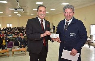 Uşaklı iş adamı kendini yetiştiren okulu unutmadı