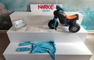 Uyuşturucuları plastik çocuk bisikletine saklamışlar