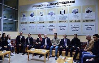 Vali Akın üniversite öğlencileriyle bir araya...