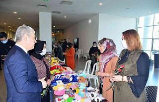 Vali Akın, ’Üreten Kadınlar’ standını gezdi