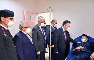 Vali Aksoy, şehit babası Aygün ile görüştü