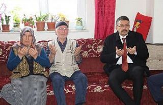 Vali Ali Çelik, evi yanan şehit ailesini ziyaret...
