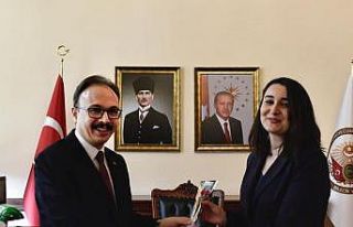 Vali Kızılkaya, kadın personelle bir araya geldi