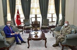 Vali Soytürk, Tuğgeneral Oruçoğlu ile bir araya...