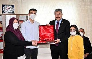 Vali Yılmaz: "Kapımız, gönlümüz şehitlerimizin...