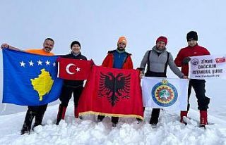 Van Büyükşehir Belediyesi dağcıları Van’da...