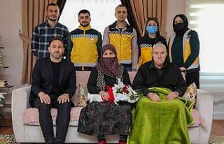 Van Büyükşehir Belediyesi yaşlıları yalnız...