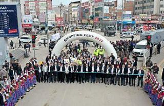 Van’da ‘alışveriş festivali’ renkli görüntülerle...