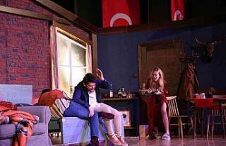 Vatandaşlardan "Baş Belası" tiyatro oyununa...