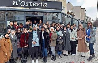Yabancı öğrenciler kahvaltıda bir araya geldi