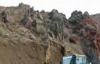 Yağışlar köprünün hasar görmesine neden oldu