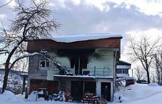Yanan ev kullanılmaz hale geldi