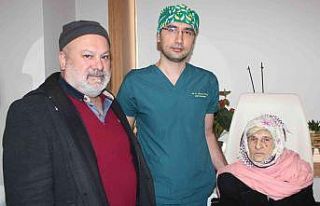 Yaşlı kadın yeniden görmeye başladı
