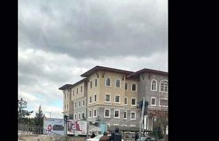Yaşlı kadına polisten şefkat eli